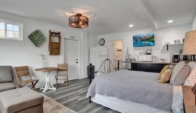 Bee & Bee Bungalow - Studio B&B downtown