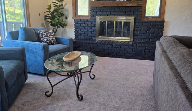 Bison Loft Suite- Trailers/UTV's/Bikers Welcome