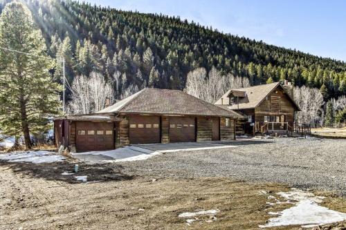 Black Hawk Getaway with Hot Tub cabin