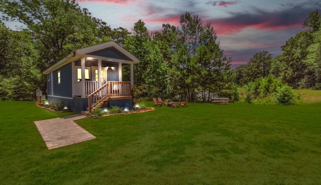 Bluebonnet Tiny Home ~ HOT TUB