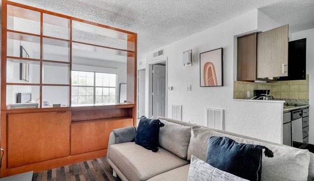 Bright Gateway Studio w/Gym, Pool, nr Shopping, by Blueground