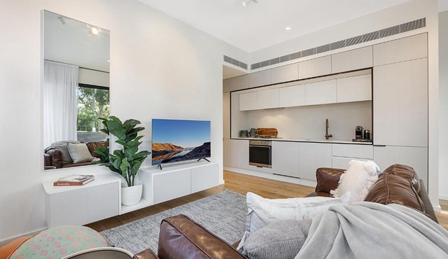 Bright Terrace Unit Next to Chapel St Dining