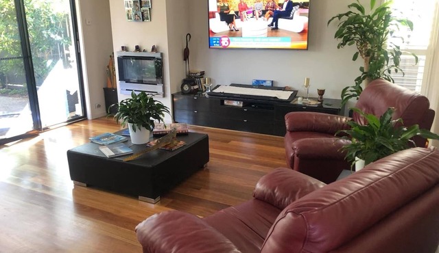 Brighton Beach, Cafe's,Aquatics,Free Parking, Public Transport, 2 Bed Home