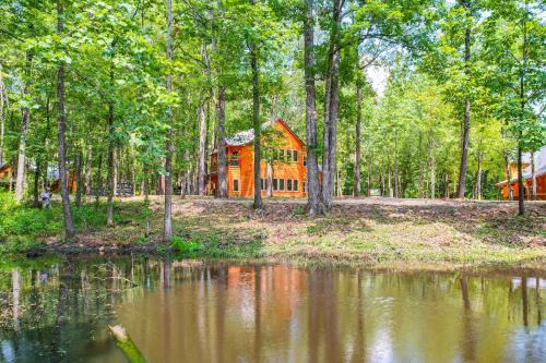 Broken Bow Cabin Near Choctaw Casino: Hot Tub!