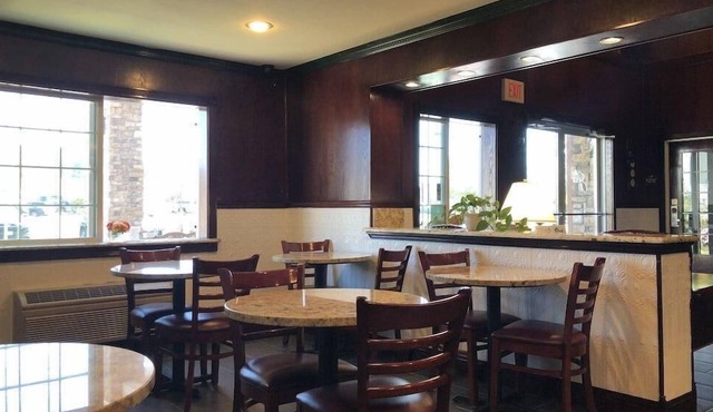 Budget-Friendly Accommodation! Near Three Rivers Golf Course, Free Parking!