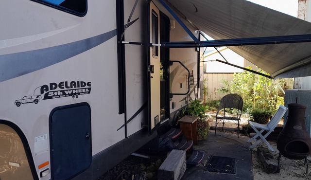 Caravan large kitchen shower toilet fridge airconditioned washing machine