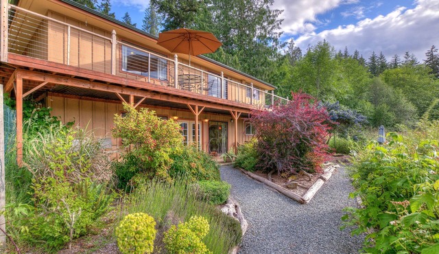 Cedar Field Vacation House on Orcas Island - August Nights Sale!