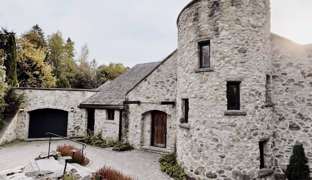 Cedarcliff Elora - A Majestic Retreat