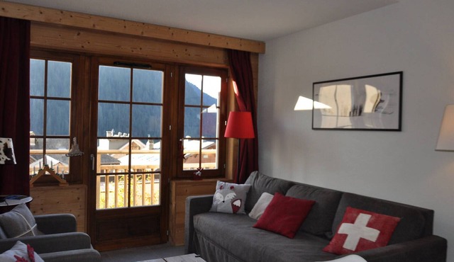 Central Châtel apartment with balcony and pool access in Châtel