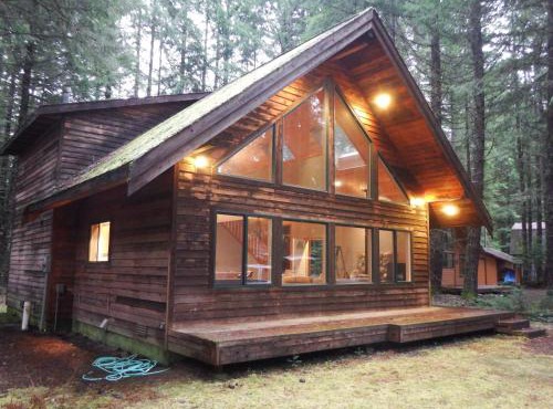 Chalet-style cabin near Mt. Rainier and Crystal
