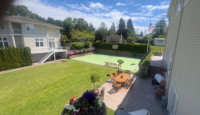 Charming 1 bedroom studio style apartment with upscale finishes. Airport 15 min.