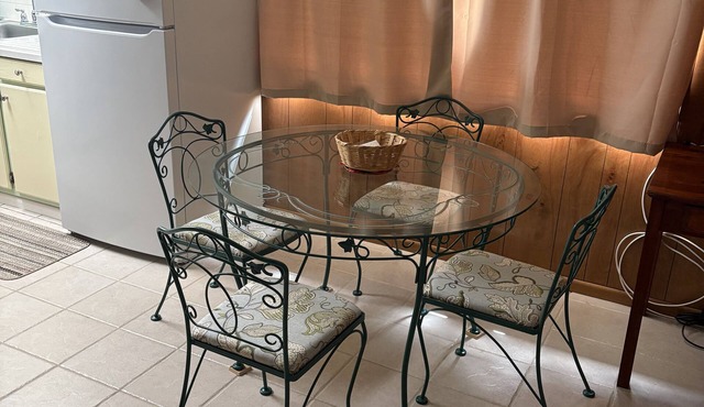 Charming 2-bedroom, 1-bath lakefront house in the Ocala National Forest
