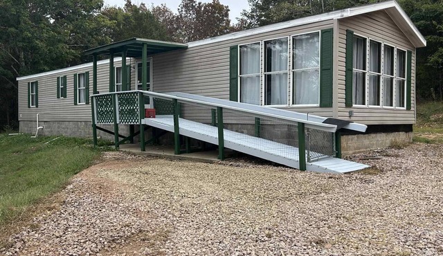Charming 2-bedroom country mobile home with game room, hot tub, seasonal pool