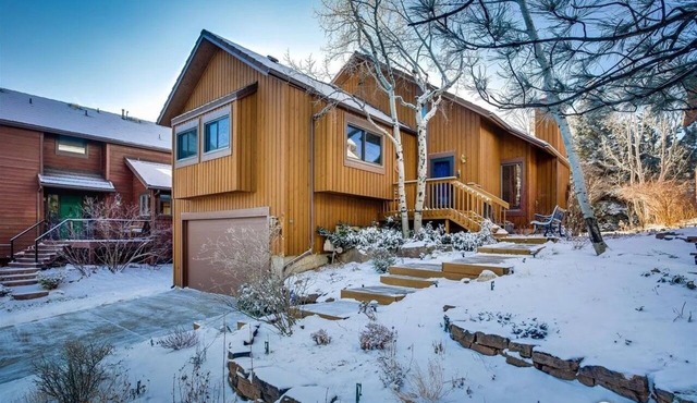 Charming 3-bedroom house in highly attractive south Boulder on open space.