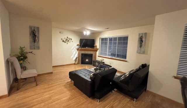 Charming 4 bedroom condo in peaceful Lynnwood perfect for families.Close to Mall