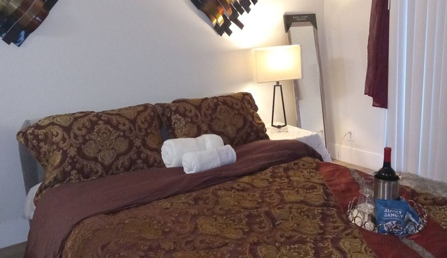 Charming bed & breakfast in delightful Simi Valley with WiFi, fitness room.