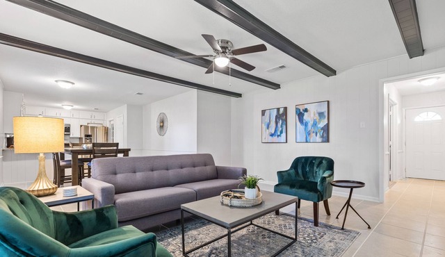 Charming Home Stylishly decorated - Great Location