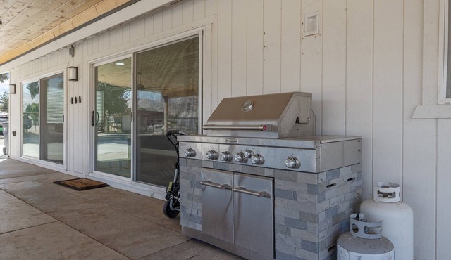 Charming Private 3-bedroom farmhouse to Sequoias National Park