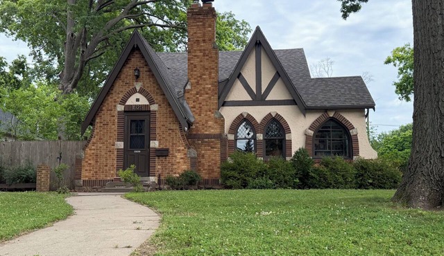 Charming Reilly Tudor Home in historic Leavenworth