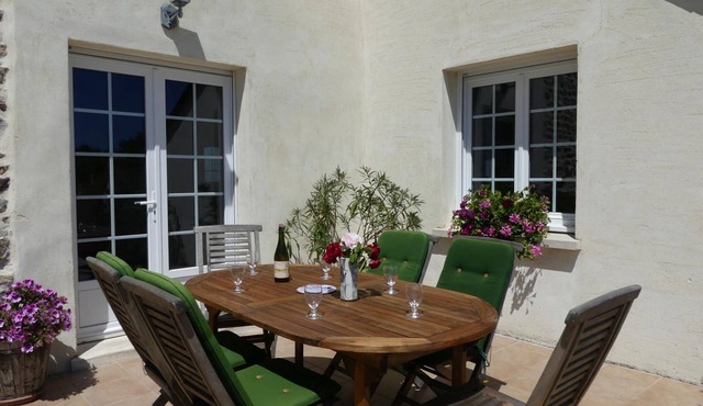 Charming semi-detached house with terrace in Normandy, pets allowed