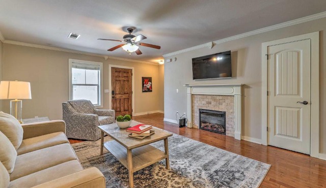 Charming Springdale Townhome ~ 5 Mi to Dtwn!