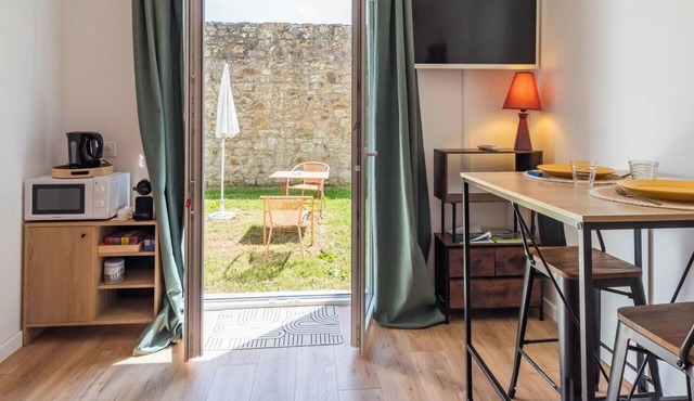 Charming studio with garden, Guingamp town centre