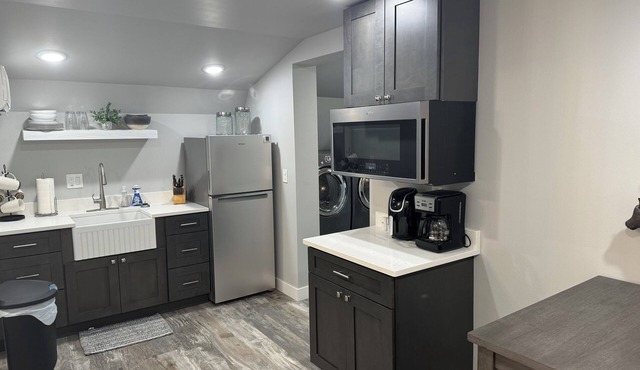 CHET'S PLACE in SELAH, 700 Sq. Ft- 1 Bedroom 1 Bath - Sleeps 4-5
