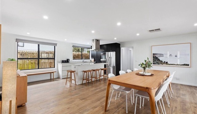 Chic Coastal Living - Anglesea