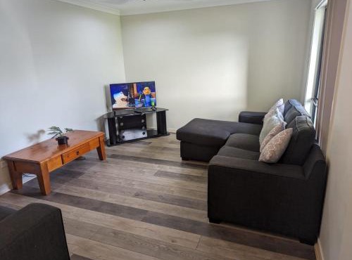 Christa's 4Bedroom Entire Private House Gladstone City