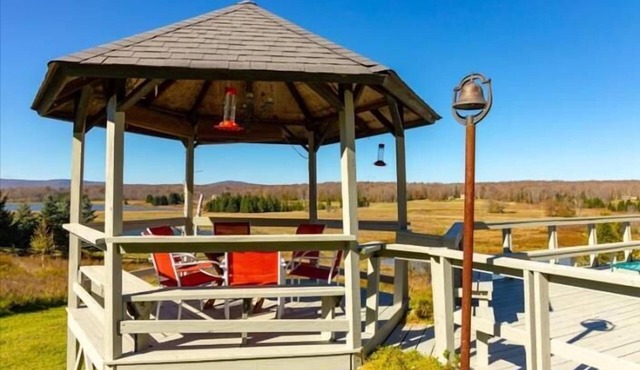CM05-Sweeping Views! Private Pond, Hot tub! in Davis