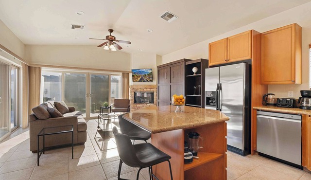 Coachella Studio with Pools and Resort Access