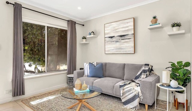 Coastal Comfort with a Pool opposite Henley Beach