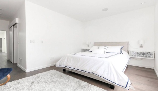 Comfortable 2 BED- 2 BATH in toronto