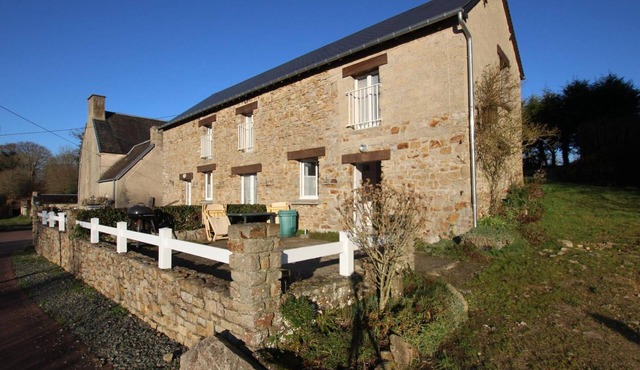 Comfortable semi-detached house between sea and countryside