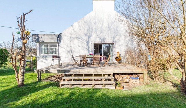 Cozy holiday home near the sea in Porspoder