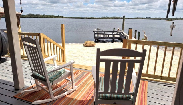 Cozy Riverfront Retreat in Ozello across from marina w/hot tub and private dock