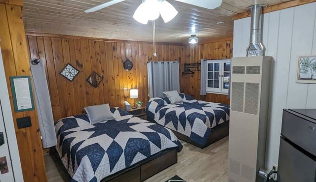 Cozy Studio Cabin #5 Riverside Point Resort