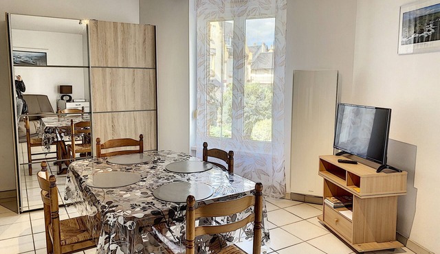 Cozy Studio 100m from Beach with Free Wifi, Near Shops in Saint-Pair-sur-Mer