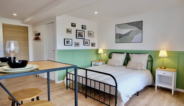 D-DAY SUITES - carentanlocation.fr: Avallon Downtown, 2 people, 2 minutes from the train station