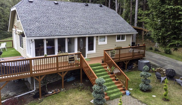 Discover Your Serenity: A Hidden Gem Awaits at our Serene Cottage In The Woods