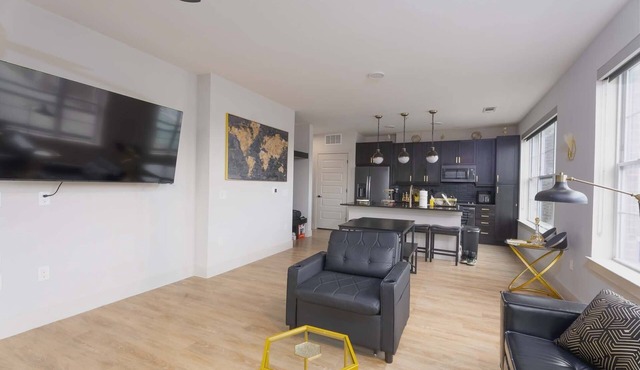 Downtown, Balcony, Pool, Gym, Roof, Garage, King Sleeper Sofa, Twin Sleeper Sofa