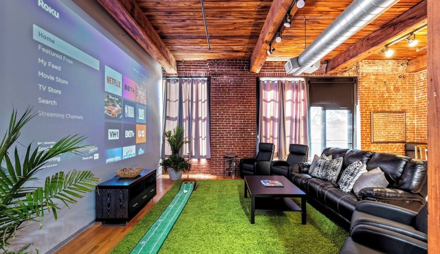 Downtown STL Loft + 100″ Projector + Private Balcony