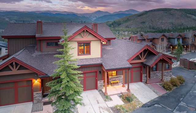 Downtown WP Chalet 1415 I Private Hot Tub I Great Views I Bunk Room I Discounted Attractions