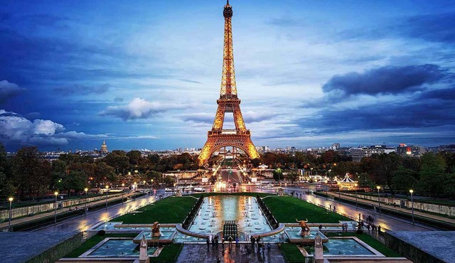EIFFEL TOWER VIEWS STUDIO WITH AIRCON