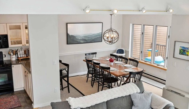 End-Unit Condo with Sauna & Pool, Deere Run