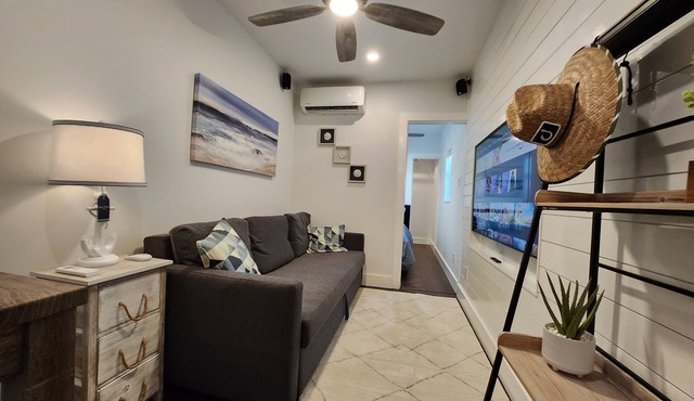 Enjoy a unique tiny-home getaway in peaceful Manor with AC, WiFi, and 13 acres!