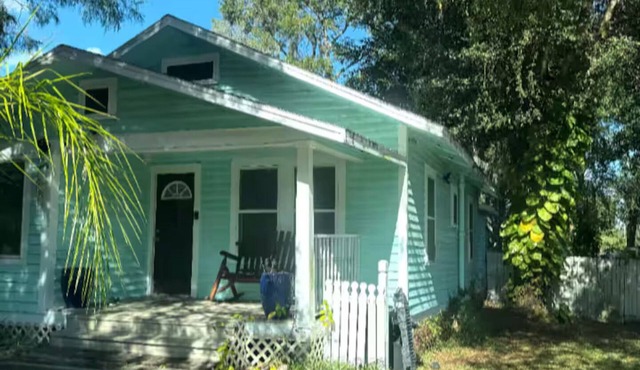 Enjoy the Pleasures of Historic Downtown Dade City- The Dade City Bungalow