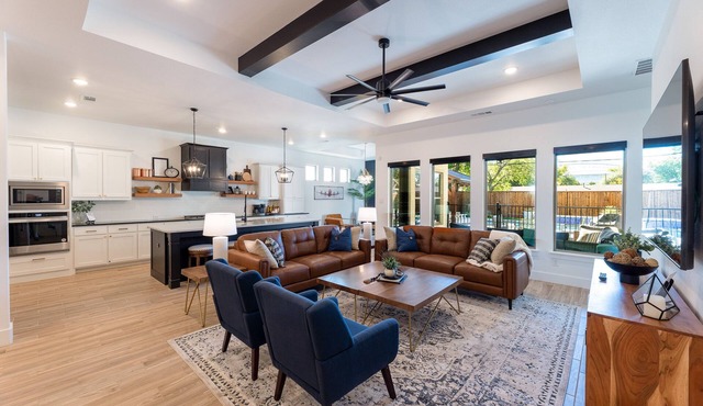 Entertainment District: Resort Style Home Pool Spa Game Room Walk To Stadiums