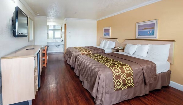 Essential Comforts in a Clean Room Near Transit & Local Dining Hotspots