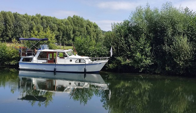 Exceptional and atypical river boat on the Somme!